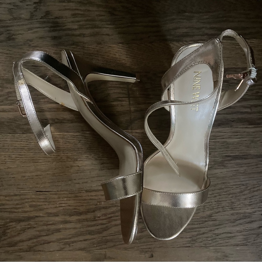 NWOB Nine West Strappy Heels, Gold toned, sz 8